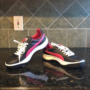 GV Special Women’s Puma Sneakers